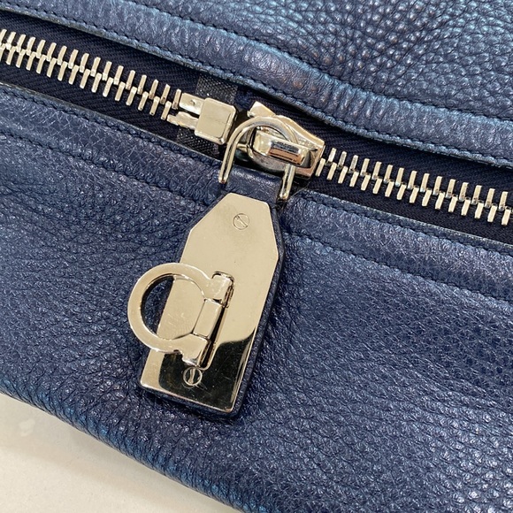 Salvatore Ferragamo expandable pebble leather tote bag - Picture 3 of 11